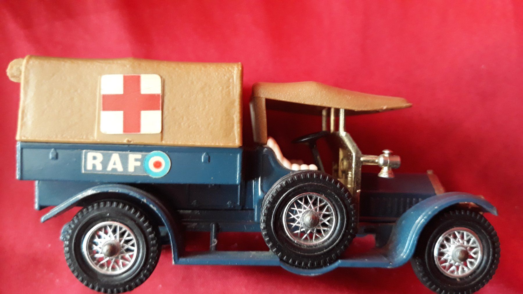 Matchbox Modellini d'auto: Matchbox Auto Sammlung 1975 Düsenberg 1973 RAF Tender Solido – Usato da Schleitheim venduto da petung 4