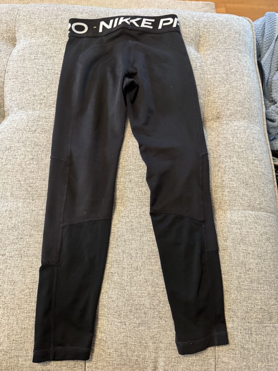 Nike Hosen: Nike Pro Turnhose 128/137 – Gebraucht aus Dierikon von FraeuleinMaus17 1