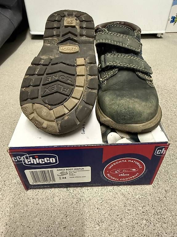 Scarpe per ragazzi: Schuhe 21 bis 25 – Usato da Siebnen venduto da VenditaIre 1