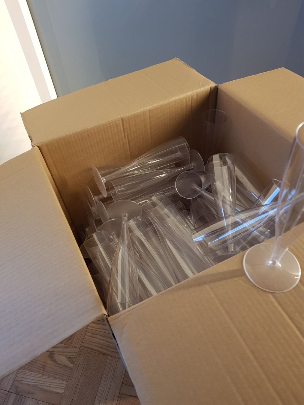 Verres: Einweg Sektgläser – Neuf (Voir description) à Hinwil par grb02 1