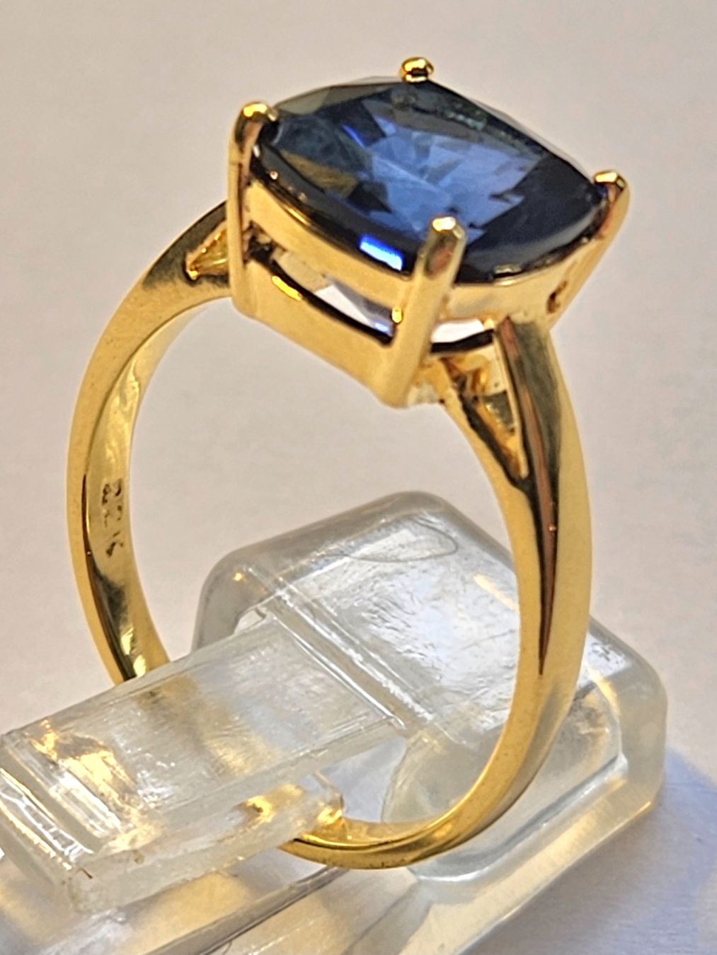 Anelli: Goldring mit grossem, blauem Safir – Nuovo e nell'imballaggio originale da Zürich venduto da adriben 3