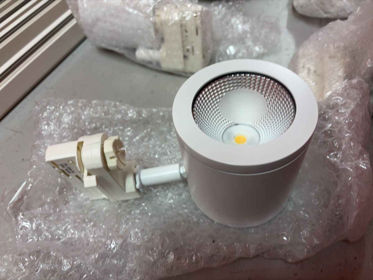 Kronleuchter & Deckenlampen: Track/rail LED spots for shop/store use – Gebraucht aus Nyon von tor_6gr5 6