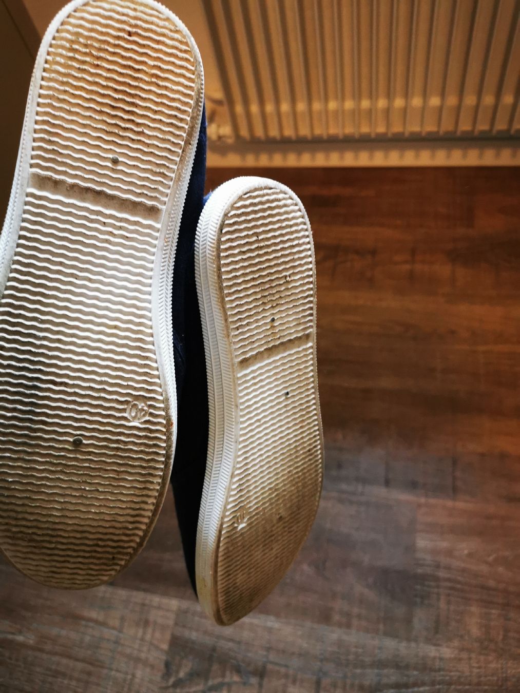 Scarpe da donna: Dunkelblaue Slip-Ons, Stoffschuhe, – Usato da Balsthal venduto da Leila_Luna 2