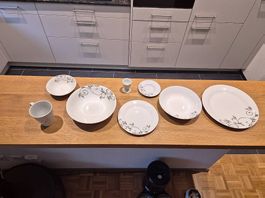 Geschirrset für 12 Personen
