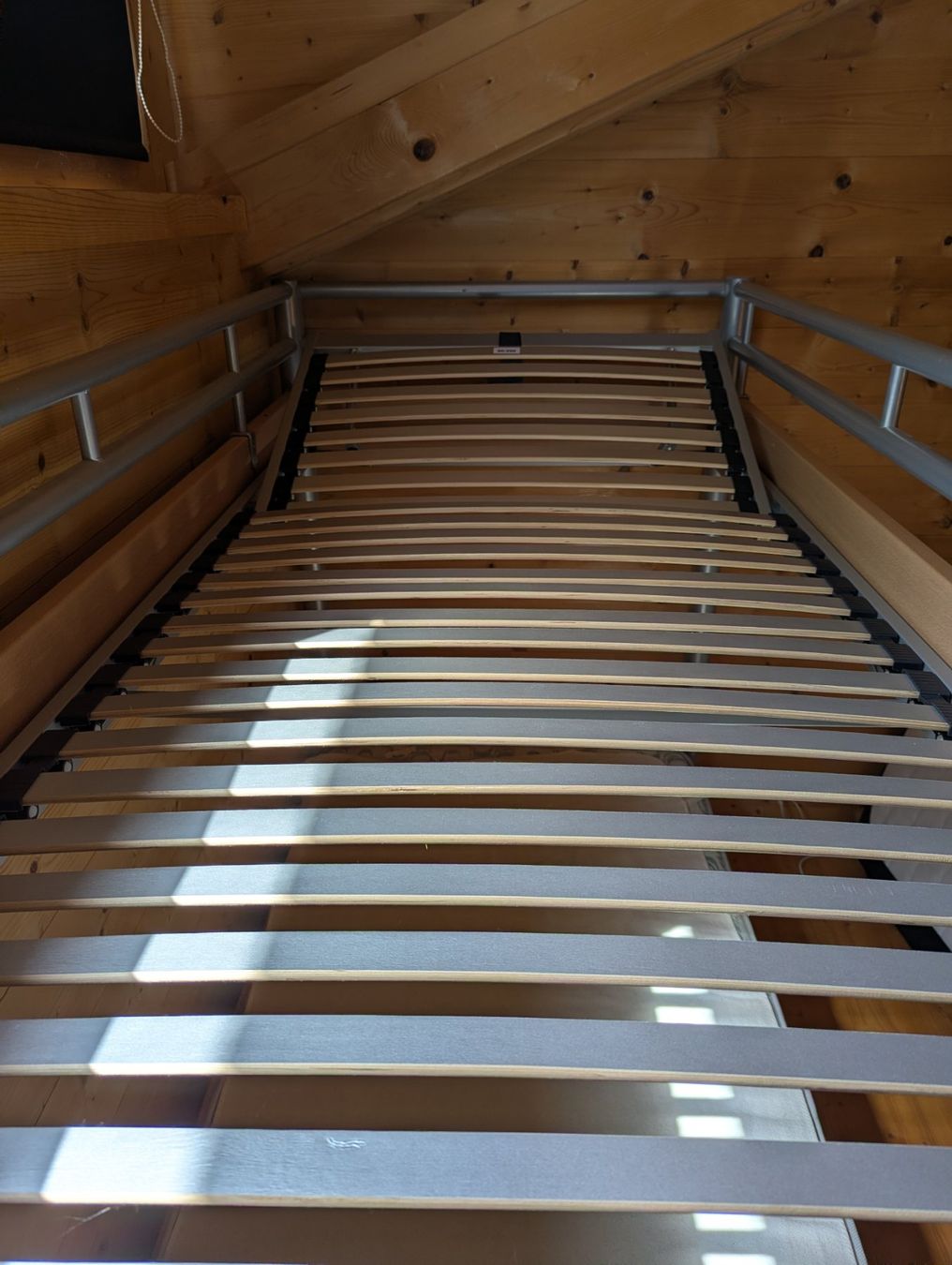 Lits: Lit superposé robuste en métal et bois – D'occasion à Evionnaz par fmettan 4