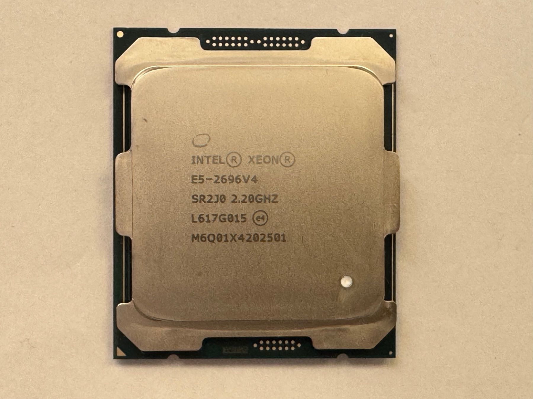 Intel Elektronikbauteile: CPU INTEL XEON E5 2696 V4 – Gebraucht aus Vevey von souris14
