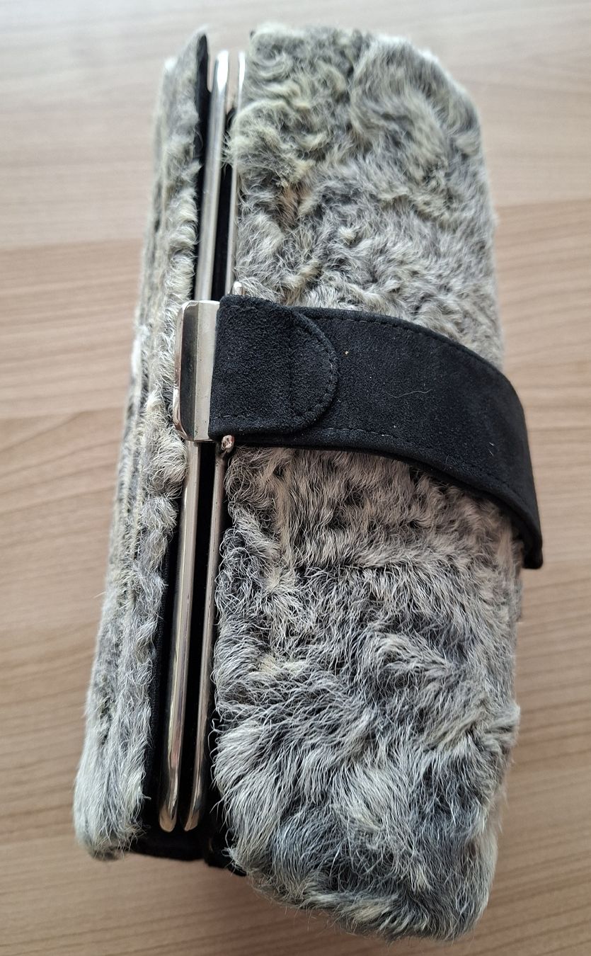 Borse da donna: alter Pelz-Muff mit Tasche – Usato da Emmenbrücke venduto da Minejapa 3