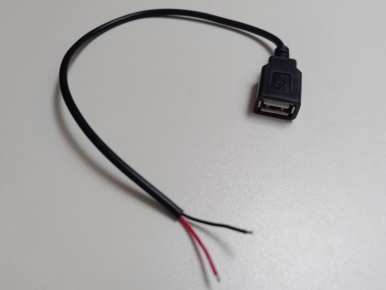 Kabel: USB Buchse / 2 Drähte / 0.3 m Kabel – Neu und originalverpackt aus Liestal von Kratzilla