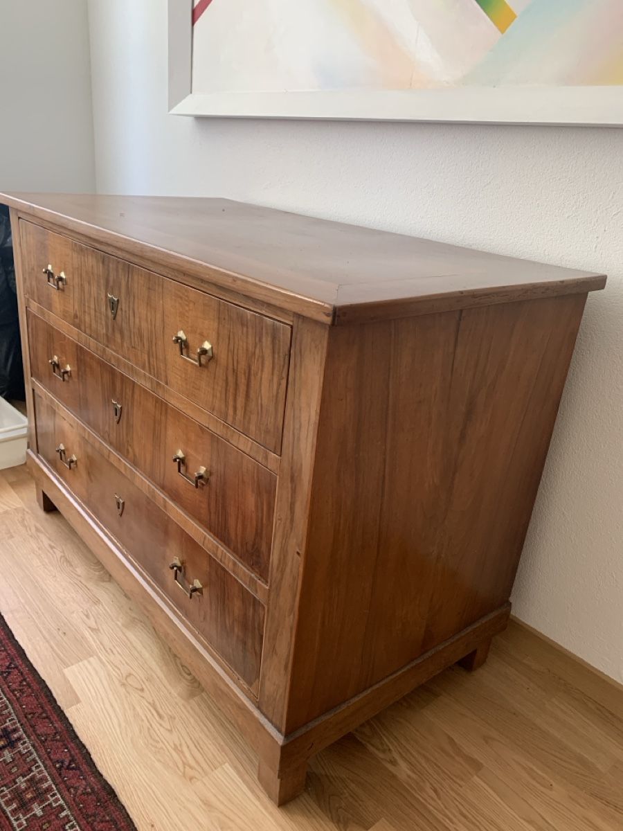 Commodes: Kommode Nussbaum  antik  – D'occasion à Ebmatingen par atelierpaddy 1