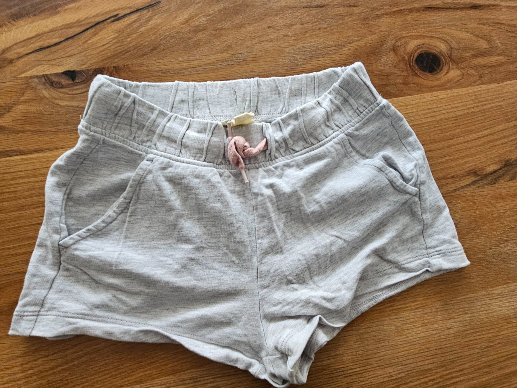 Next Pantaloni: H&M Shorts Gr. 140 – Usato da Engelburg venduto da ynnoc19