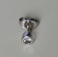 Ohrstecker mit kristallartigem Stein