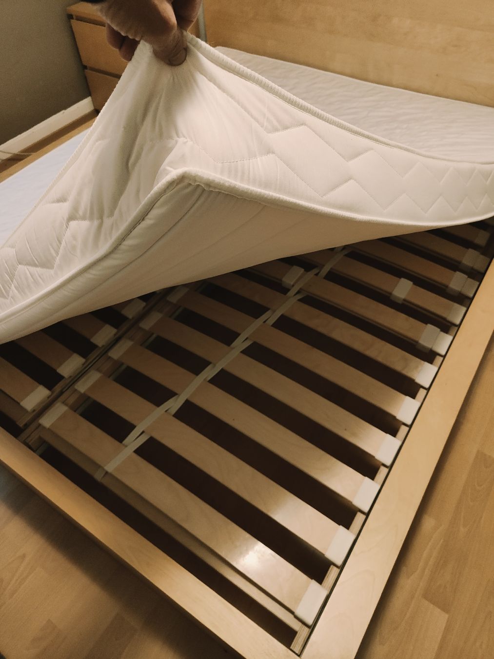 Lits: Holzbett mit Lattenrost & Matratze 160x200cm – D'occasion à Oberglatt ZH par Minifreak 1