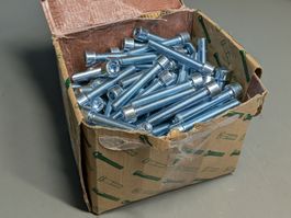 140 Stück Zylinderschrauben BN3 M10 x 60 [neu unbenutzt]