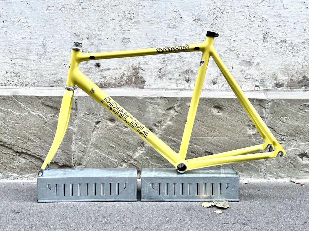 Outwater Flexible T-Formleiste Aus Kunststoff – 1,9 Cm Breit, Kanariengelb, 7,6 M Rolle, Für Kantenschutz