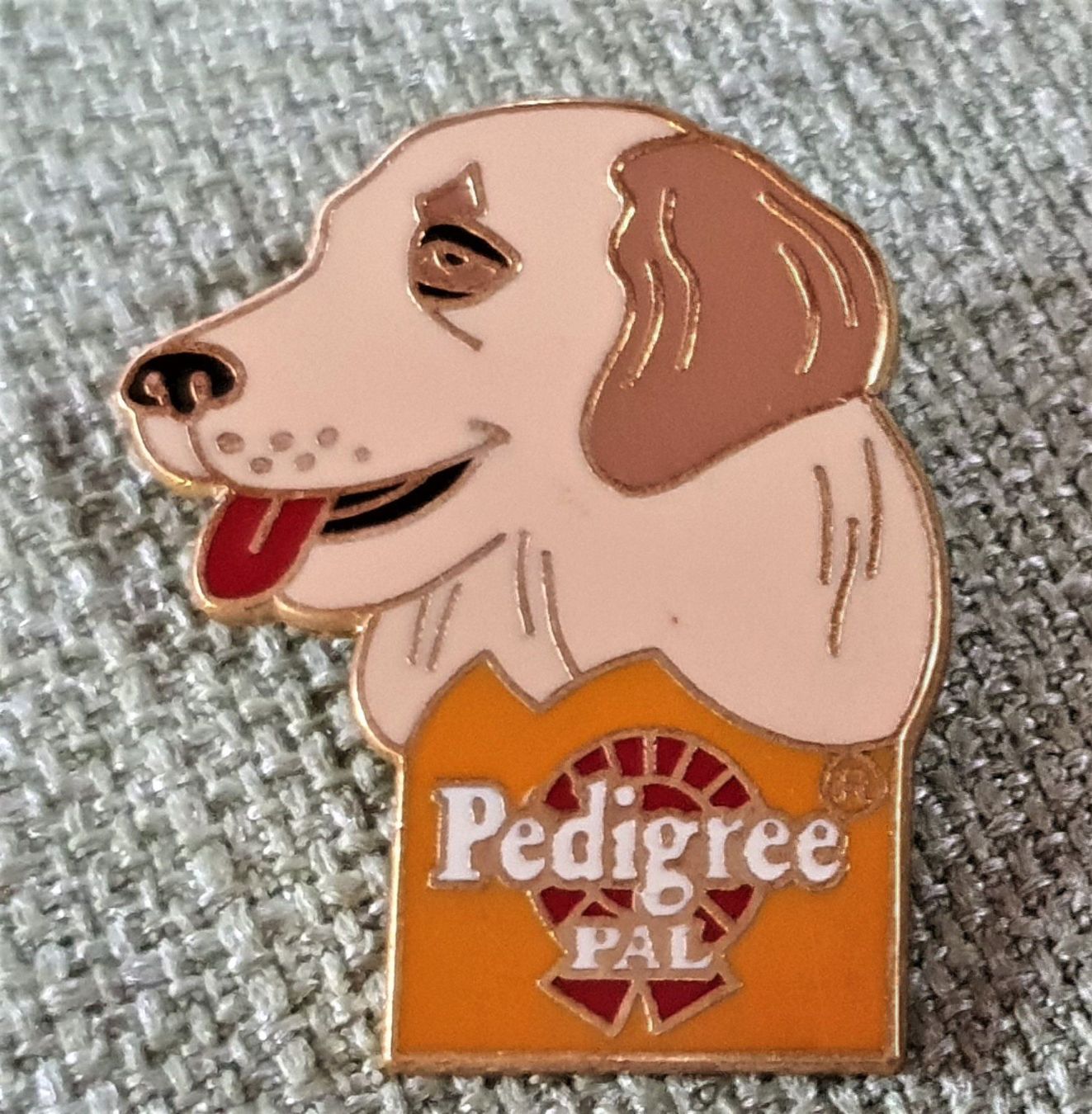 Placchette & Badge: D609 - Pin Pedigree PAL Hund 1 – Usato da Reinach BL venduto da Boston-Verkauf