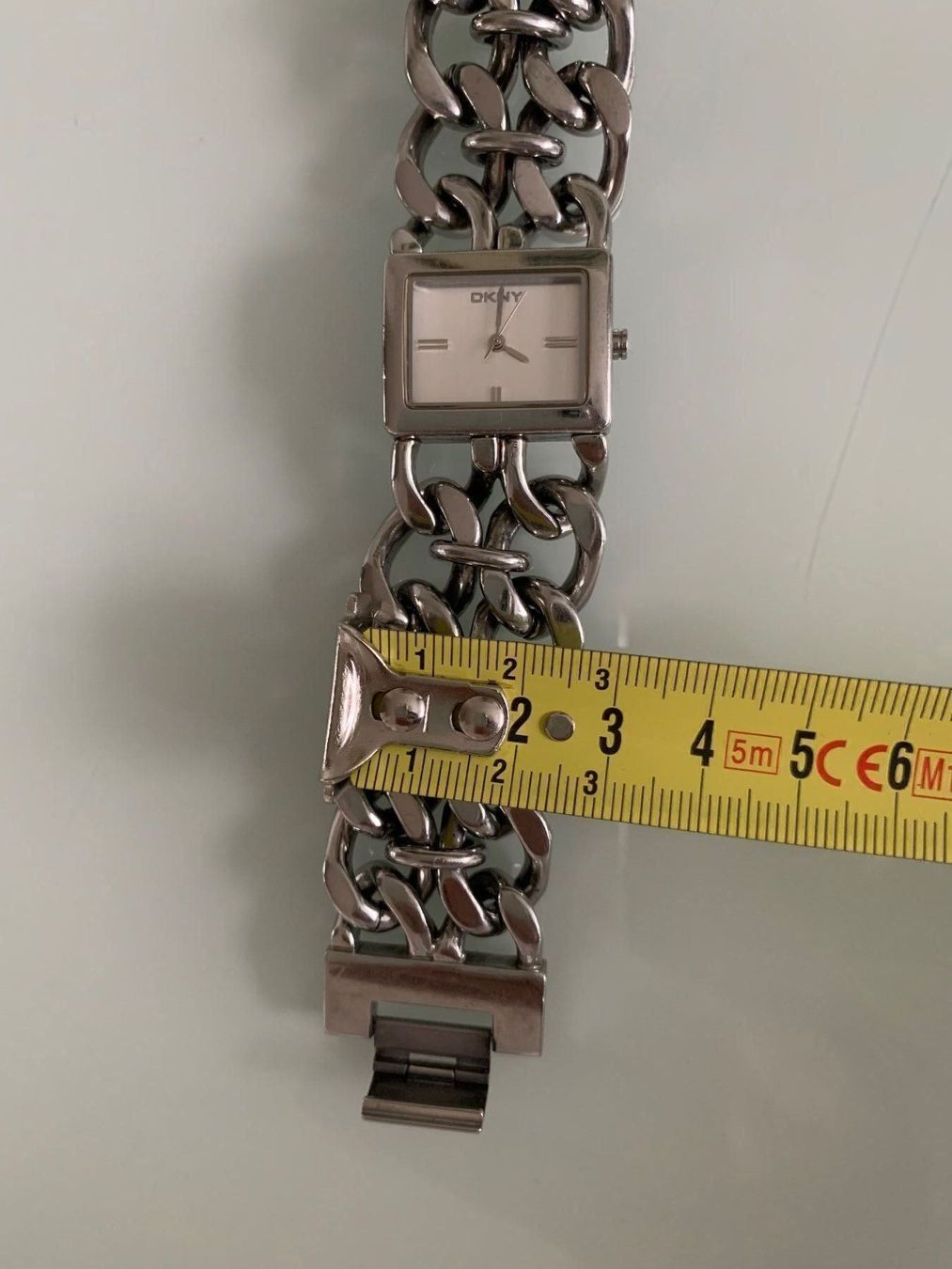 DKNY Uhren: UHR DKNY "Donna Karan" SILBER – Neu (gemäss Beschreibung) aus Adliswil von Majeska 2