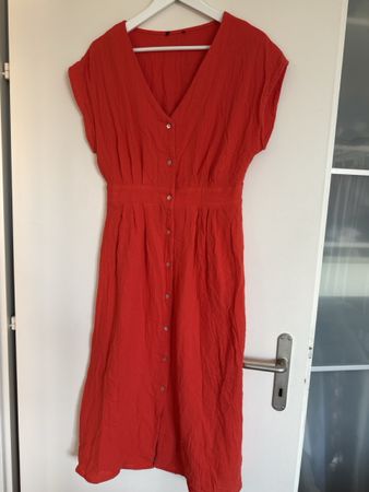 Robe rouge longue tissu tout doux 