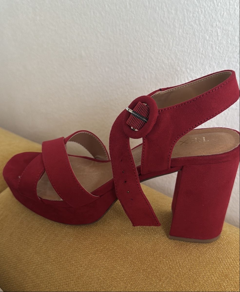Damenschuhe: Sandales rouges neuves, marque TEXTO – Neu und originalverpackt aus Fribourg von Cldlpr 1