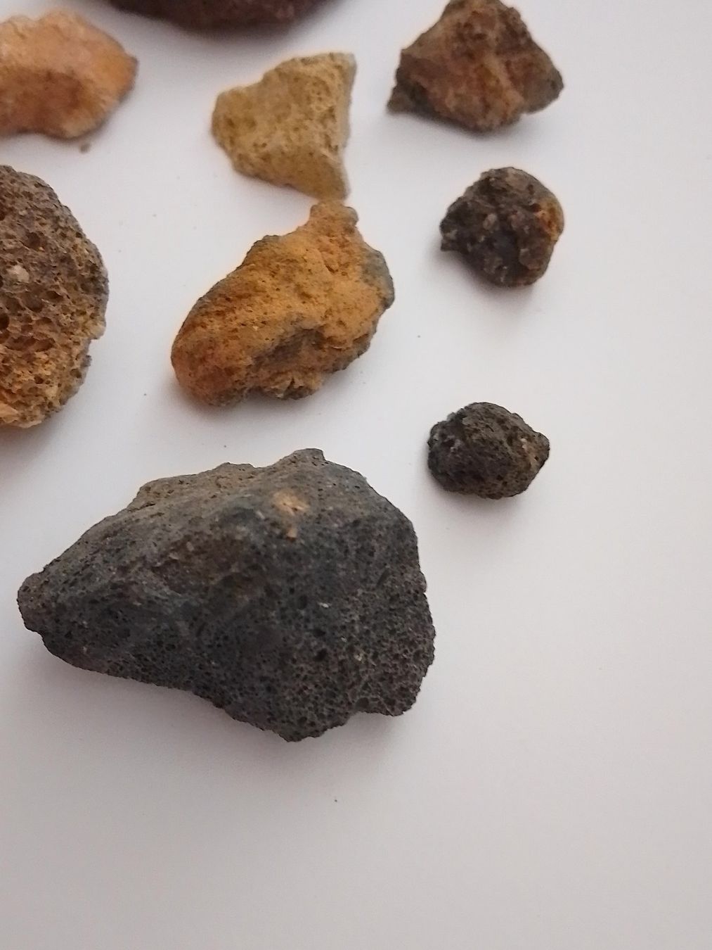 Mineralien & Heilsteine: Pierres volcaniques – Gebraucht aus Echandens von Gamora32 4