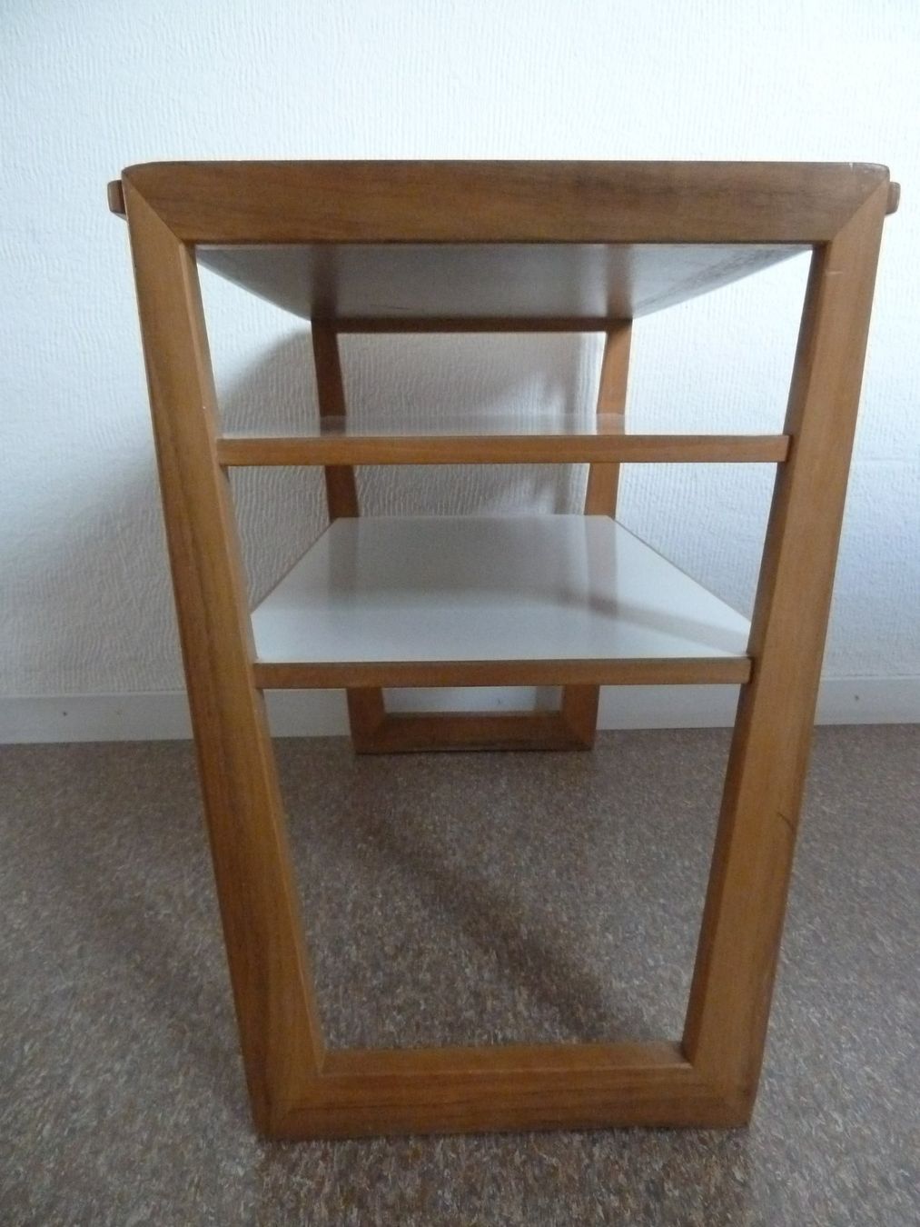 Scaffali: Beistelltisch Regal mit Tablaren – Usato da Muri b. Bern venduto da Amelie4 4