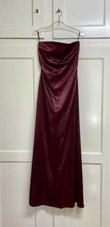 Abendkleid Only bordeaux trägerlos Grösse M neuwertig