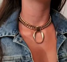 Collana con ciondolo ovale oro nuovo