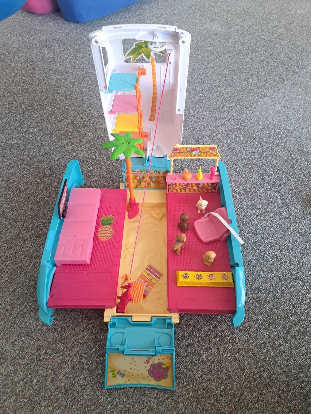 Spielzeuge: Barbie Bus mit Welpen / Hunde – Gebraucht aus Henggart von andreita