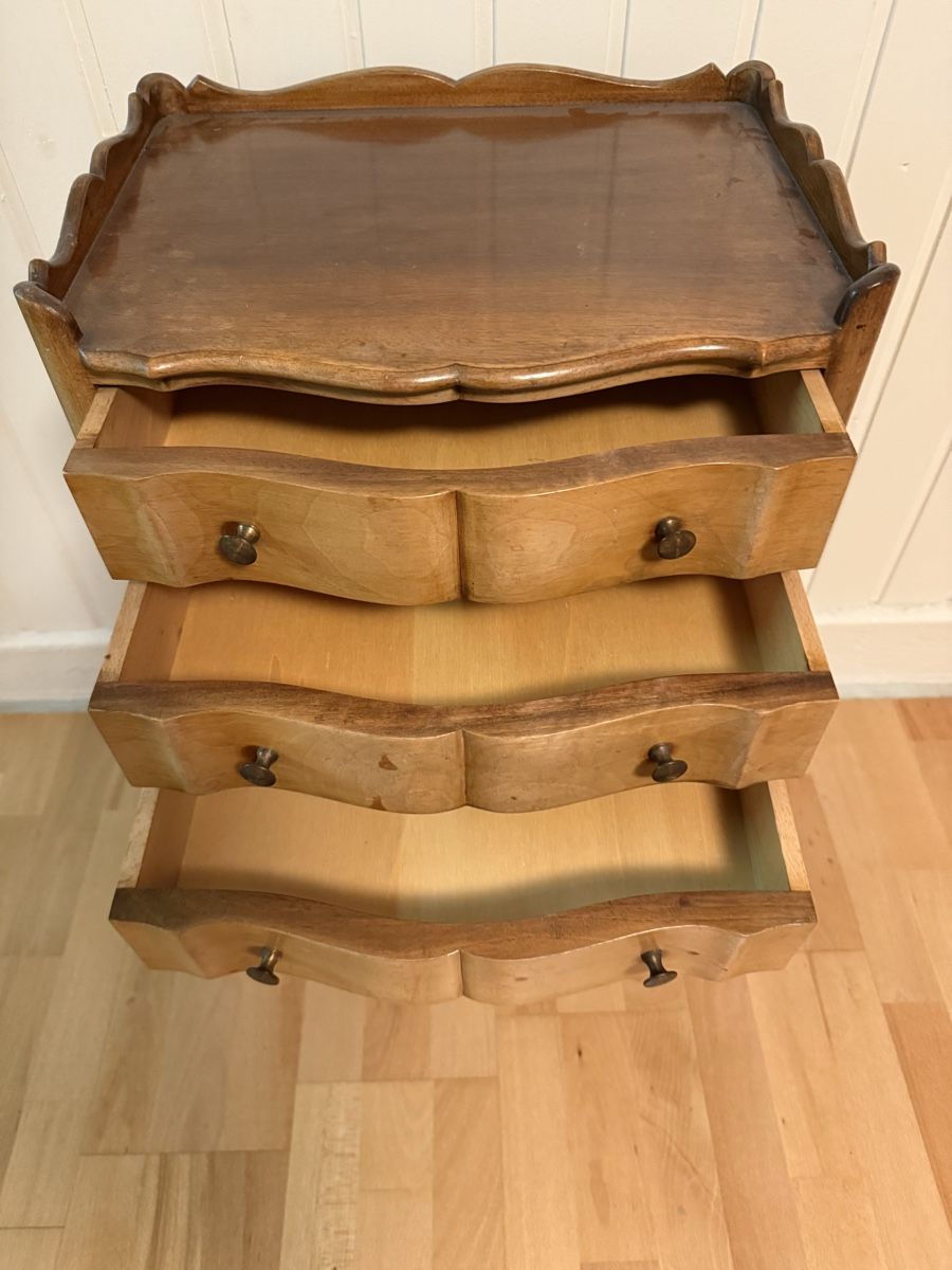 Nachttische: Vintage / Beistelltisch mit 3 Schubladen – Gebraucht aus Bern von Moowee 3