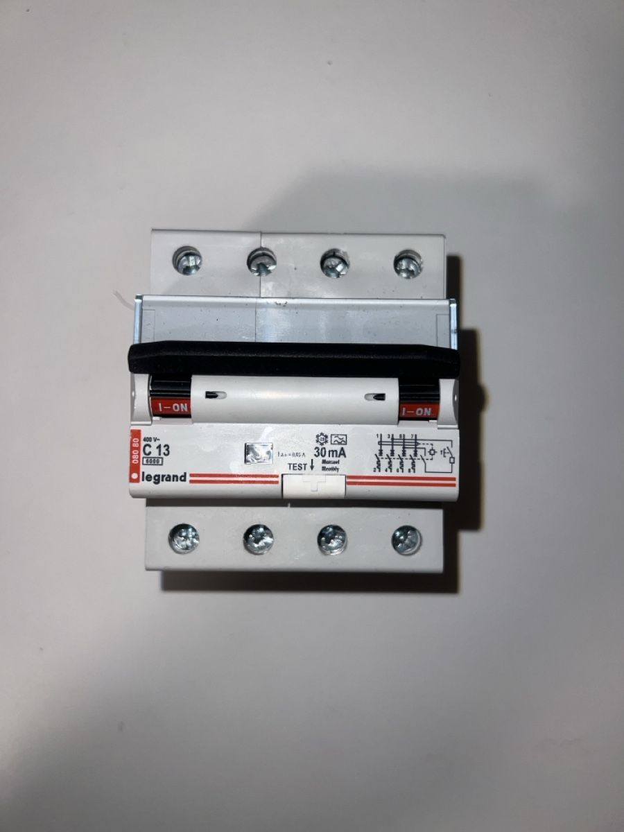ABB Interruttori: FI/LS C13 30mA Legrand – Nuovo (secondo la descrizione) da Luzern venduto da Elektrogut