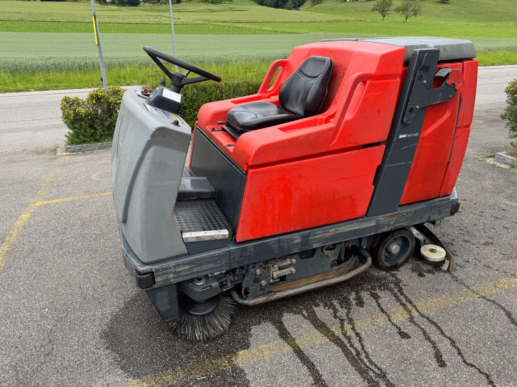 Hako Toutes les machines: Scheuersaugmaschine Hako B310R gebraucht – D'occasion à Zäziwil par Motorgeraete