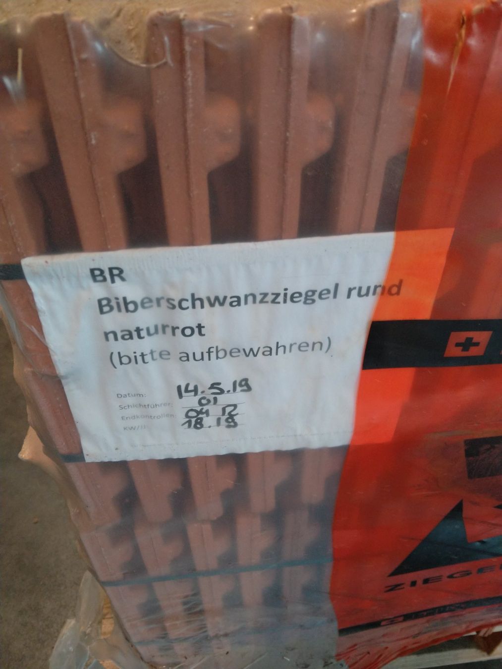 Baustoffe: Dachziegel – Neu und originalverpackt aus Netstal von  1