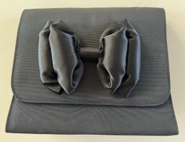 Nagelneue Clutch mit Schleife 