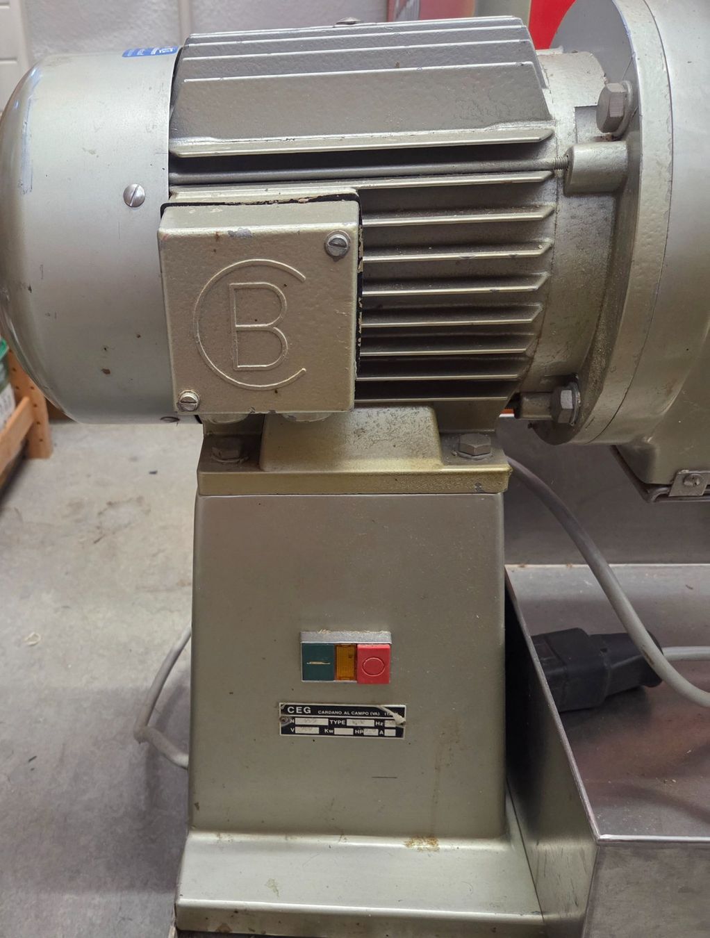 Tutte le macchine: Profi Käsereibemaschine – Usato da Freienwil venduto da dinardo1960 2