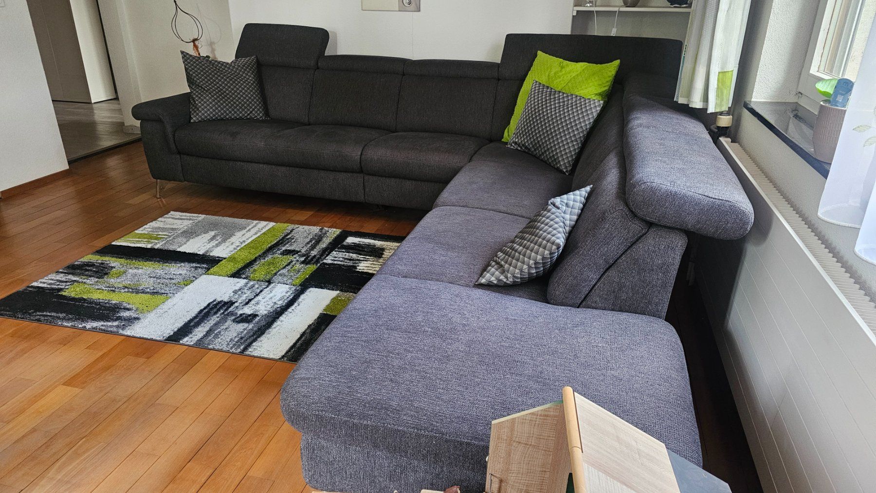 Sofas: Moderne, grosse Eck-Wohnlandschaft – Gebraucht aus Schleitheim von Kleo76 2