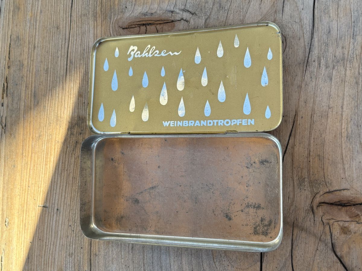 Altro in Decorazioni & Accessori: Bahlsen Weinbrandtropfen Dose – Usato da Würenlos venduto da Ashley24 3