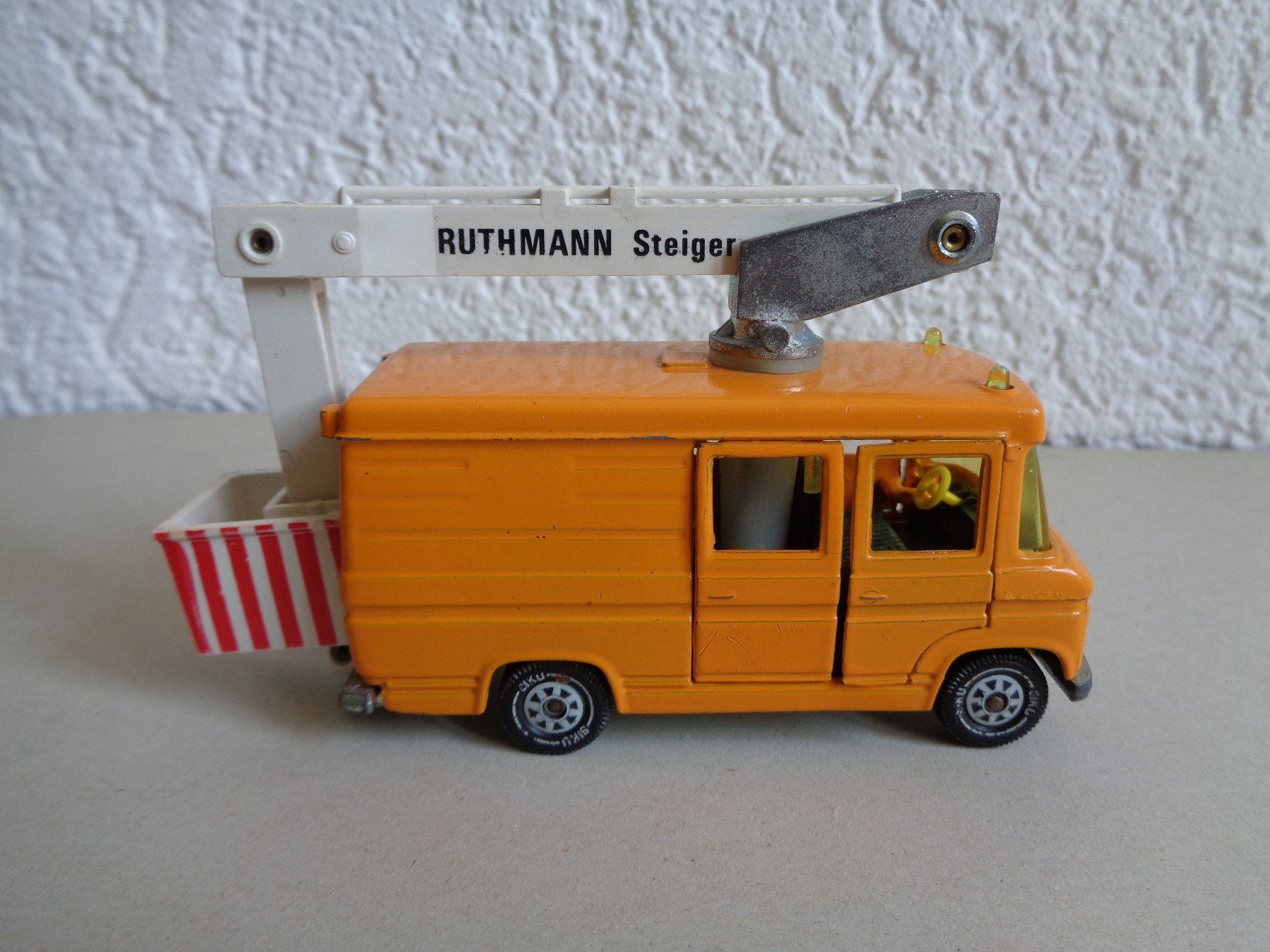 Siku Modellini d'auto: SIKU 2219 Mercedes 809 D mit Ruthmann Steiger – Nuovo (secondo la descrizione) da Läufelfingen venduto da remajo62