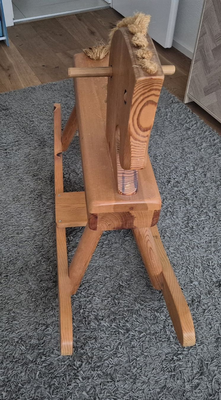 Autre balançoires de jardin: Schaukelpferd als Holz – D'occasion à Schmitten FR par Sam2525 4
