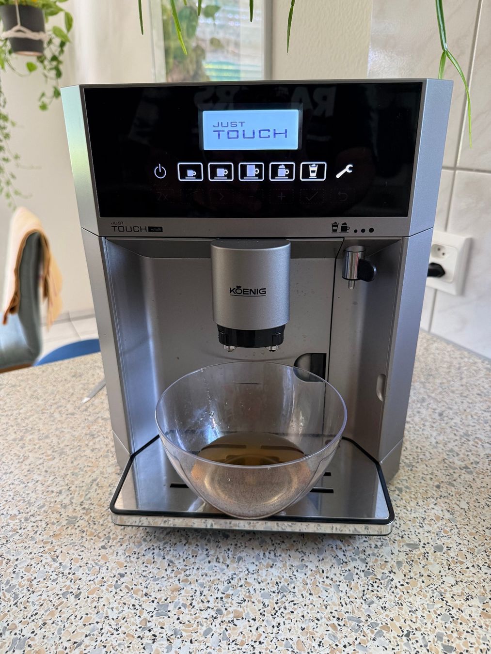 König Macchine per caffè & Macchine per espresso: Kaffeevollautomat König Just TOUCH – Usato da Therwil venduto da mulhe 2