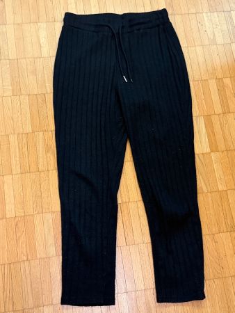 Winter-Trend: Schwarze Strickhose, Grösse M