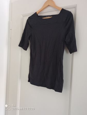 Schwarzes Kurzarmshirt