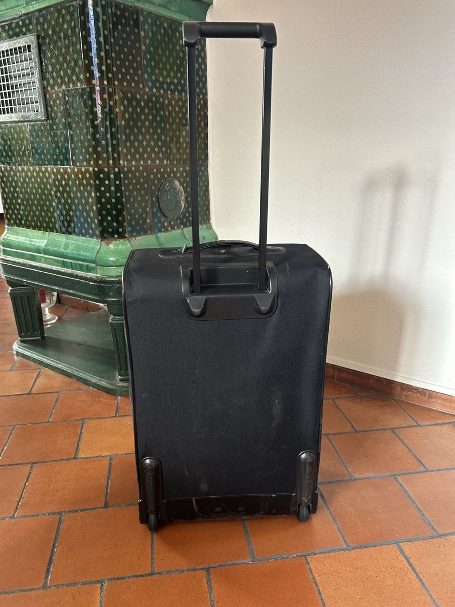 Delsey Reisekoffer: Koffer Delsey – Gebraucht aus Basel von and_pky9 1