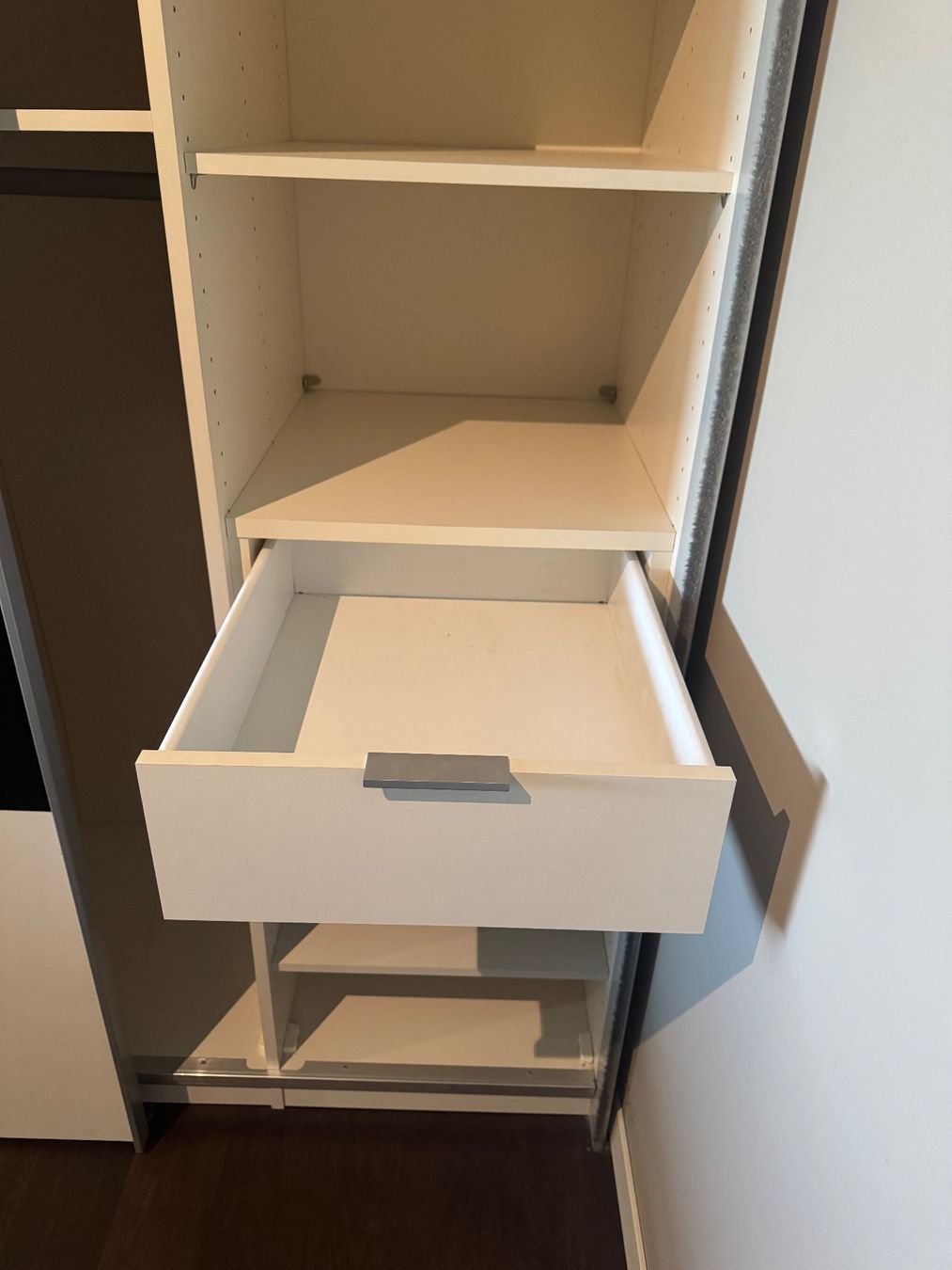 Armadi: Kleiderschrank – Usato da Herrliberg venduto da Hamptonlane 3