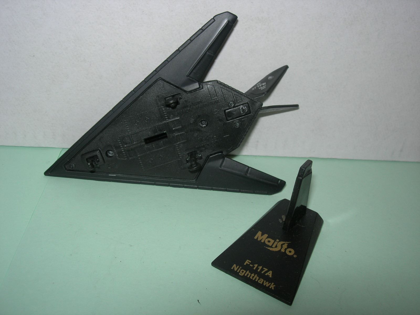 Maisto Kit di modellismo & Modellini statici: F-117A Nighthawk ° Maisto 1:87 – Nuovo e nell'imballaggio originale da Hornussen venduto da Amw 3