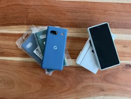 Google Pixel 7a Handy Weiss inkl. 4 Hüllen guter Zustand
