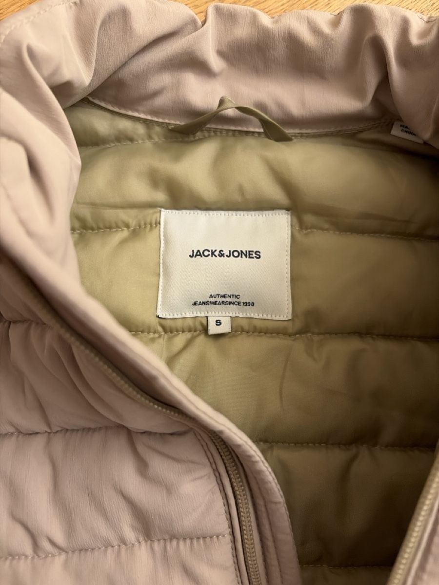 Jack & Jones Jacken: Jack & Jones Steppjacke hellbeige Grösse S  – Gebraucht aus Wilen b. Wil von b-mountain 2