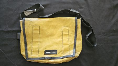 FREITAG Umhängetasche Gelb/Schwarz -