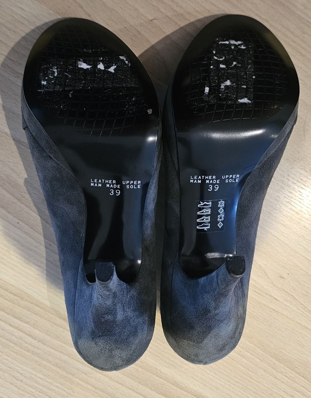 Damenschuhe: Pumps mit Schleife – Gebraucht aus Fehraltorf von Sumin 2