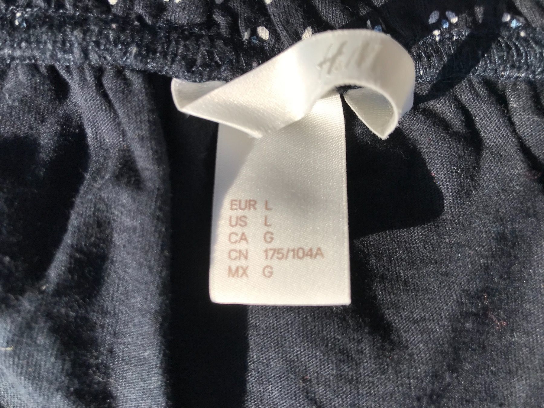H&M T-shirt: Carmenshirt Baumwolle M-L – Usato da Meilen venduto da Flockenwirbel 1