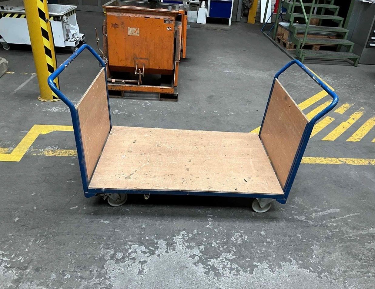 Carrelli di trasporto: Kommisionier Werkstatt Wagen – Usato da Egg b. Zürich venduto da SwissTradingAgency
