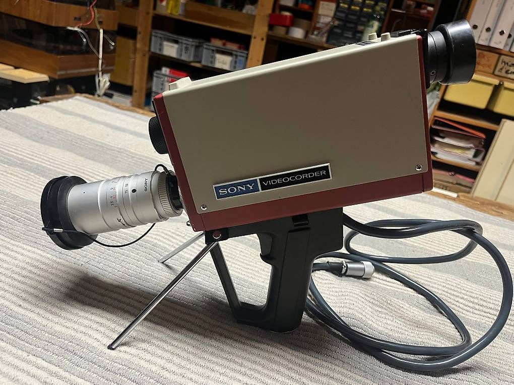 Sony Camcorder: Caméra SONY AVC-3420CE vintage + zoom – Gebraucht aus La Chaux-de-Fonds von Simone1180 1